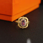 Traditioneller Ring mit natürlichem Topas 6214