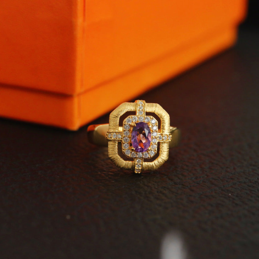 Traditioneller Ring mit natürlichem Topas 6214