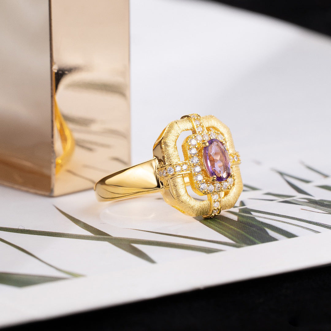 Traditioneller Ring mit natürlichem Topas 6214