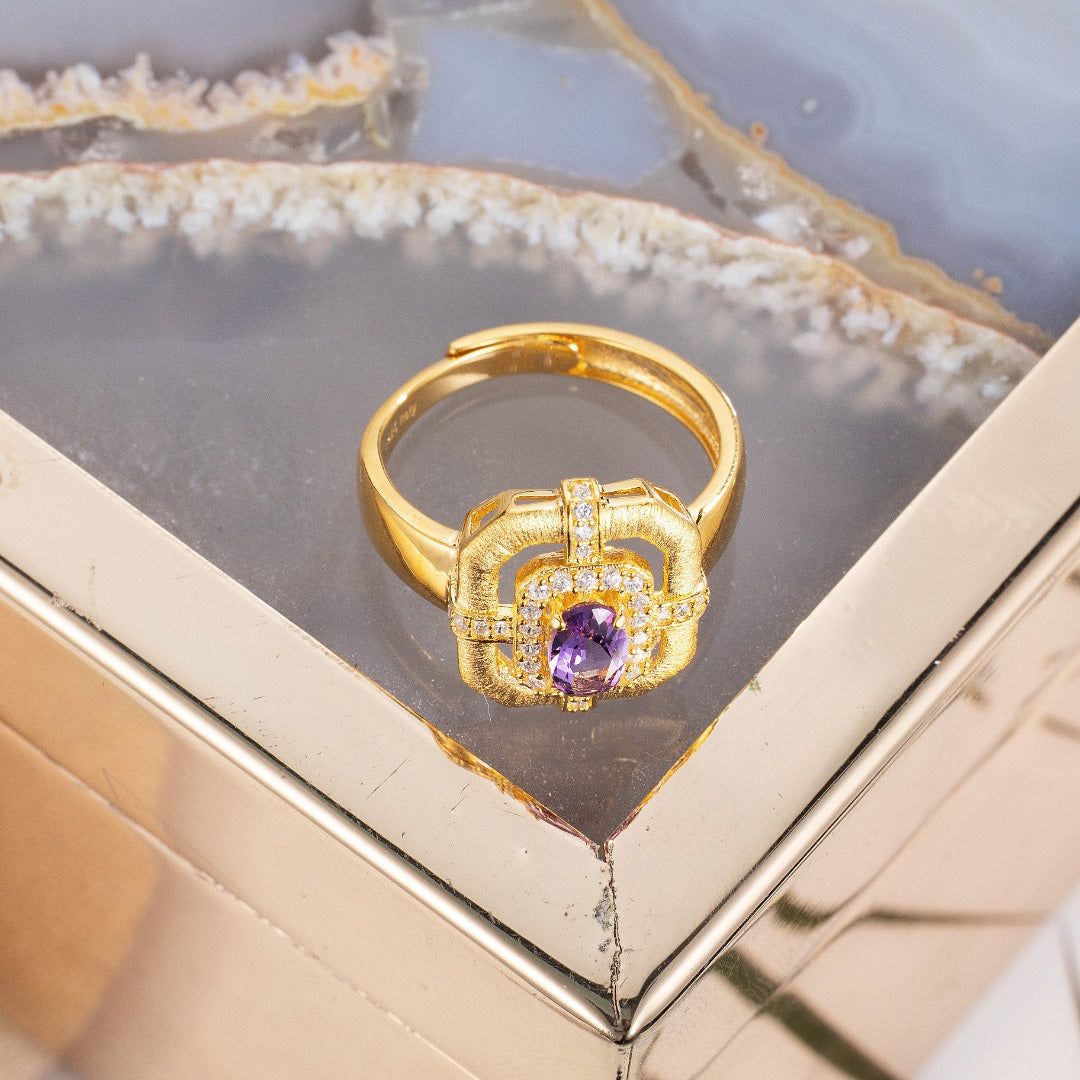 Traditioneller Ring mit natürlichem Topas 6214