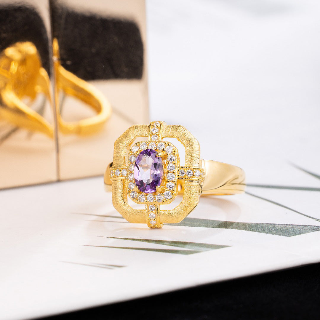 Traditioneller Ring mit natürlichem Topas 6214