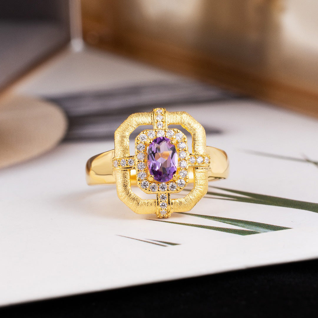 Traditioneller Ring mit natürlichem Topas 6214