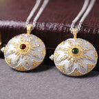 Medaillon-Anhänger mit seidiger Blume 6401
