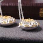 Medaillon-Anhänger mit seidiger Blume 6401