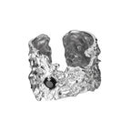 Breiter strukturierter Ring mit Zirkon-Akzent R1194