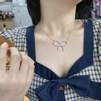 Halskette mit Schmetterlingsanhänger und Pavé-Fassung P0733