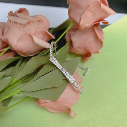 Armband mit gepflasterter Fliege und Bling-Bling-Anhänger B0823