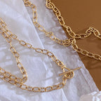 Halskette mit gepunktetem Muster und Kabelkette