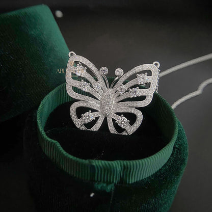 Pavé-Halskette mit Schmetterlingsmotiv P0638