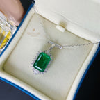 Royale Halskette mit Labor-Smaragd B0337