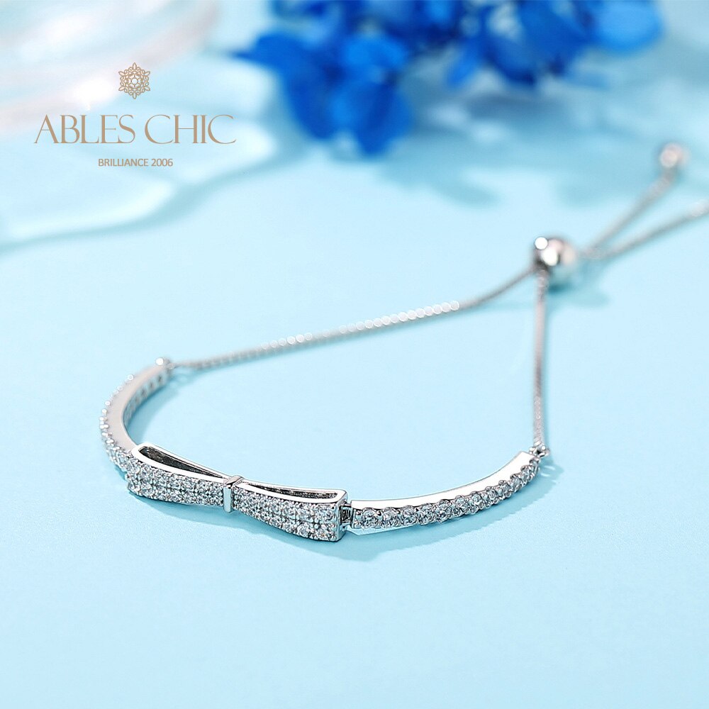 Armband mit gepflasterter Fliege und Bling-Bling-Anhänger B0823