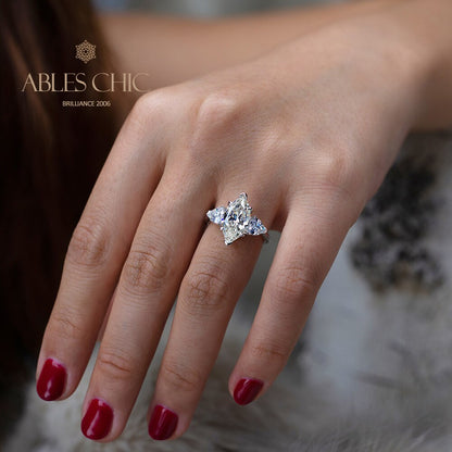 Diamant-Verlobungsring mit 3 Steinen R0313