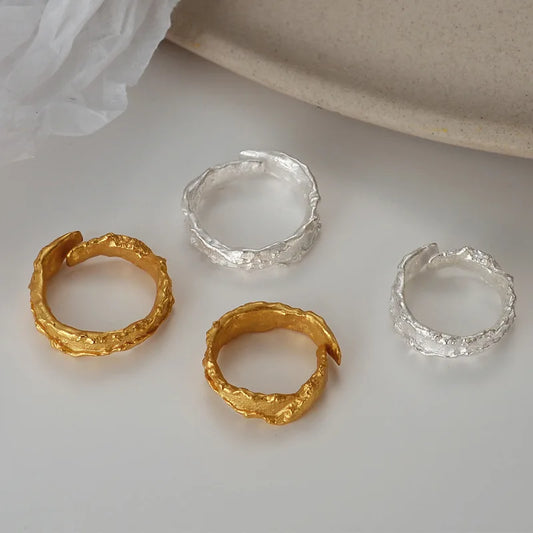 Ring mit abstraktem Mattmuster R179