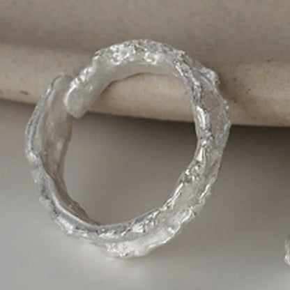 Ring mit abstraktem Mattmuster R179