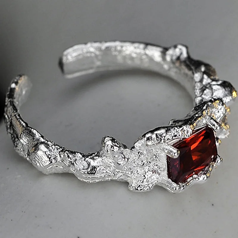 Granatring mit Alien-Textur und Zirkonia R1248
