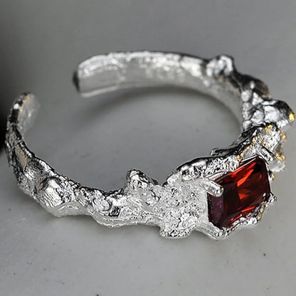 Granatring mit Alien-Textur und Zirkonia R1248