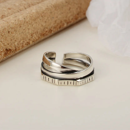 Antiker Ring mit Schraubenstruktur R141