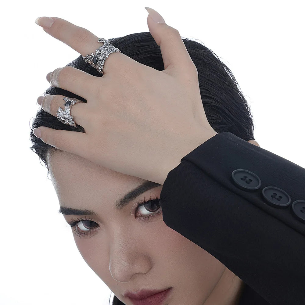 Unregelmäßiger Ring mit geschlagener Textur R1250