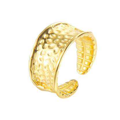 Unregelmäßiger Ring mit geschlagenen Punkten R110