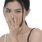 Emaillierter Ring mit floraler Quaste und Kette R1192