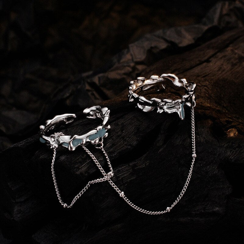 Emaillierter Ring mit floraler Quaste und Kette R1192