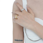 Ring mit gewellter, unregelmäßiger Textur R1255