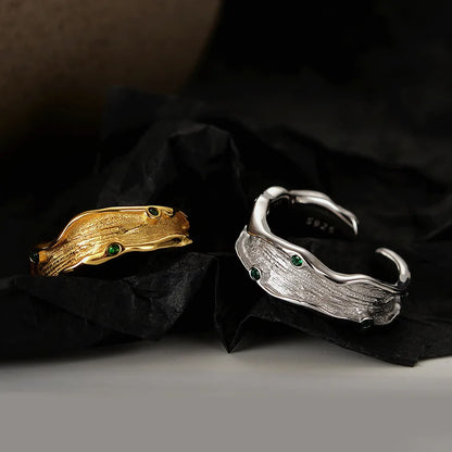 Ring mit gewellter, unregelmäßiger Textur R1255