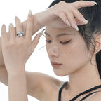 Ring mit zerknittertem Papiermuster R1043