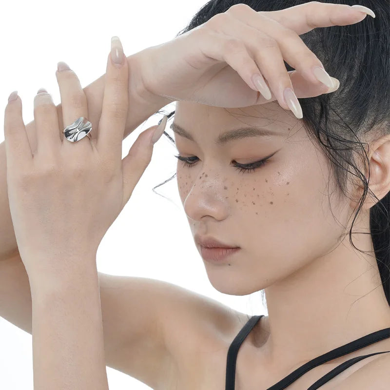 Ring mit zerknittertem Papiermuster R1043