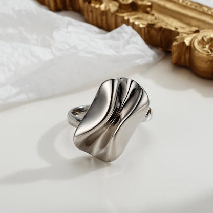 Ring mit zerknittertem Papiermuster R1043