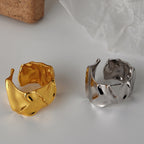 Ring mit zerbröseltem Alufolienmuster R1042