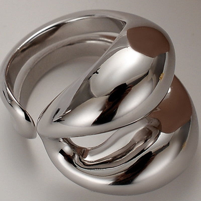 Dicker Ring mit organischem Muster R1071