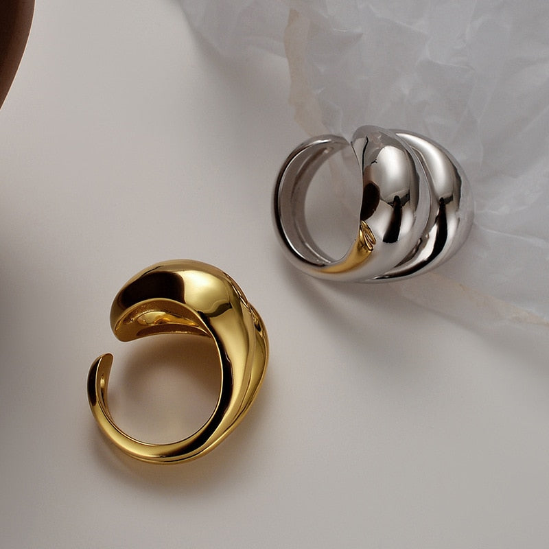 Dicker Ring mit organischem Muster R1071