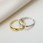 Polierter Ring mit unregelmäßigem Band R1129