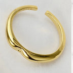 Polierter Ring mit unregelmäßigem Band R1129