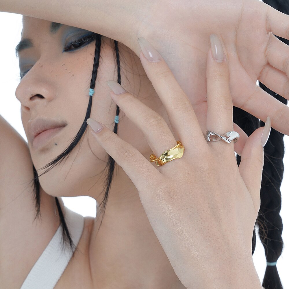 Offener Ring mit unregelmäßigem, dickem Muster R1111