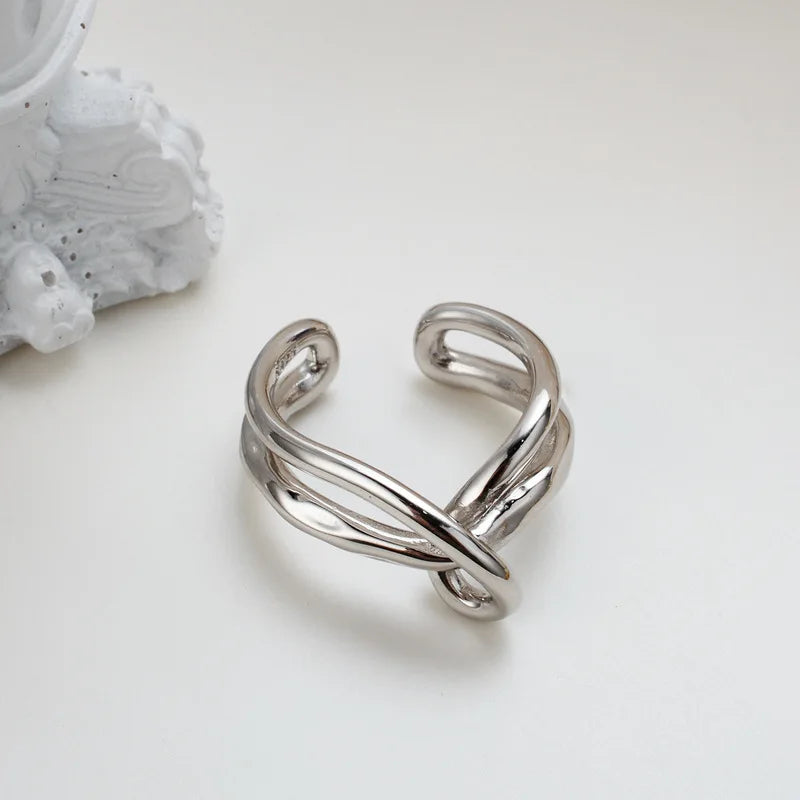 Offener Liquid Twist Ring R1131