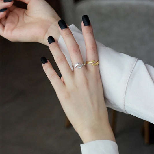 Minimalistischer Ring mit matter Welle R116
