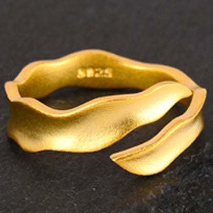 Minimalistischer Ring mit matter Welle R116