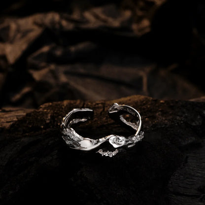 Polierter Ring mit unregelmäßiger Textur R1257