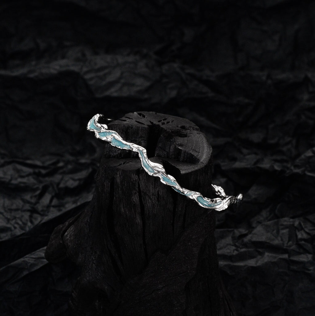 Alien Blau Emaille Scrunched Armreif B1011