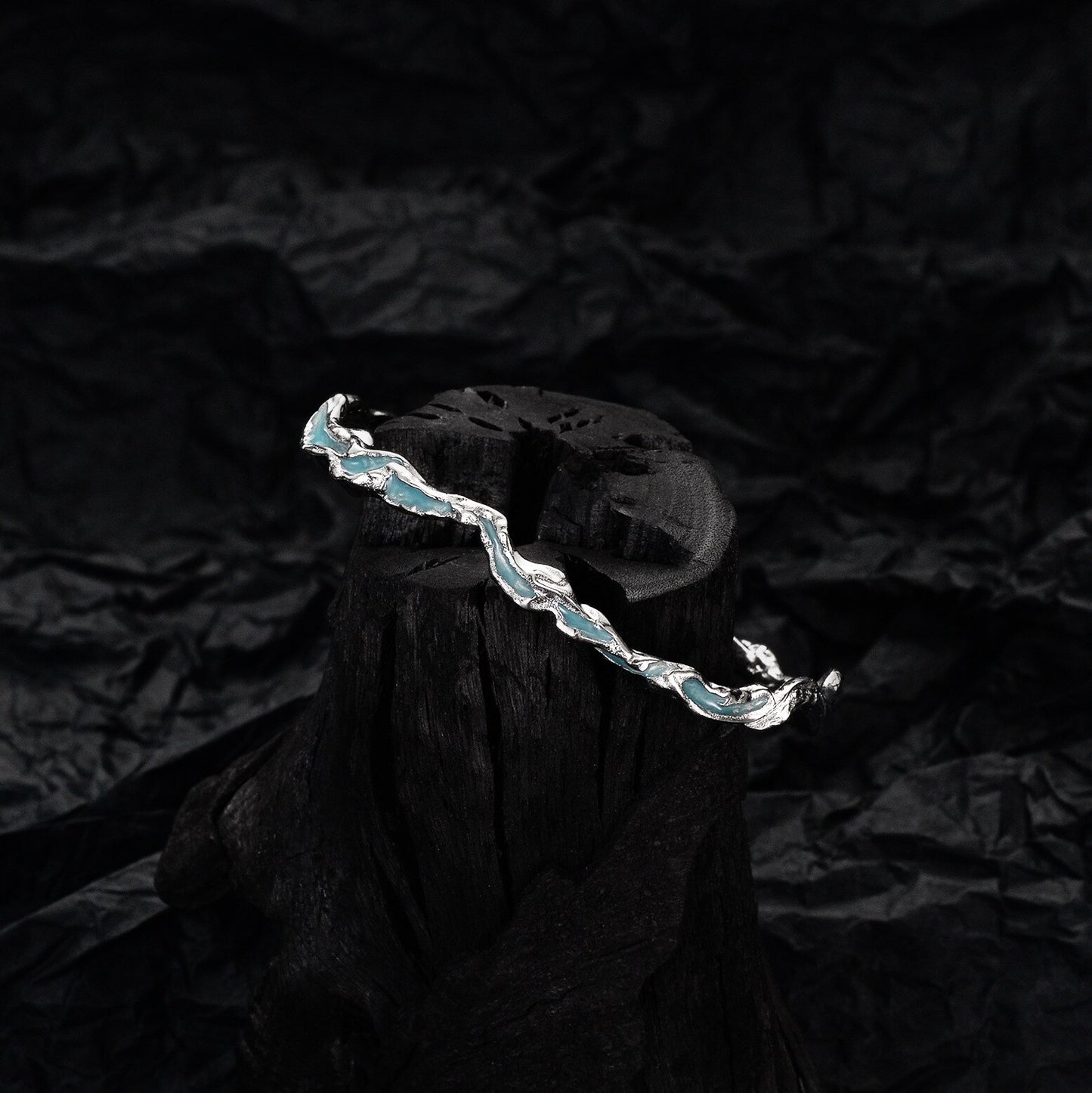 Alien Blau Emaille Scrunched Armreif B1011