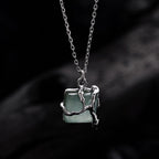 Grüner Jade Unregelmäßiger Anhänger N1051