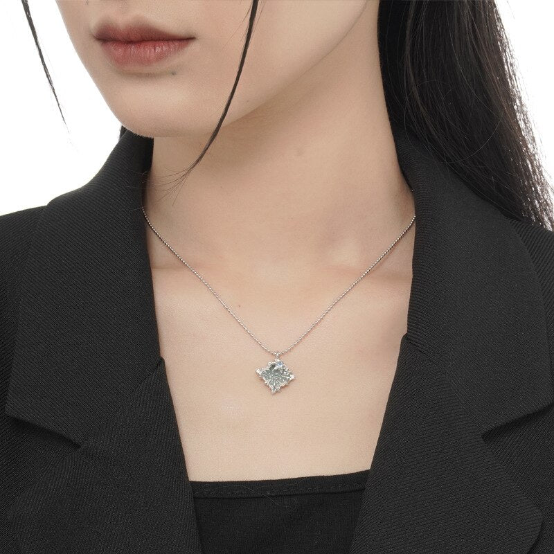 Ikonischer Emaille-Anhänger mit Zirkonia-Akzent N1053