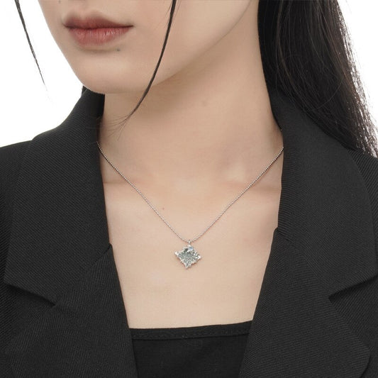Ikonischer Emaille-Anhänger mit Zirkonia-Akzent N1053