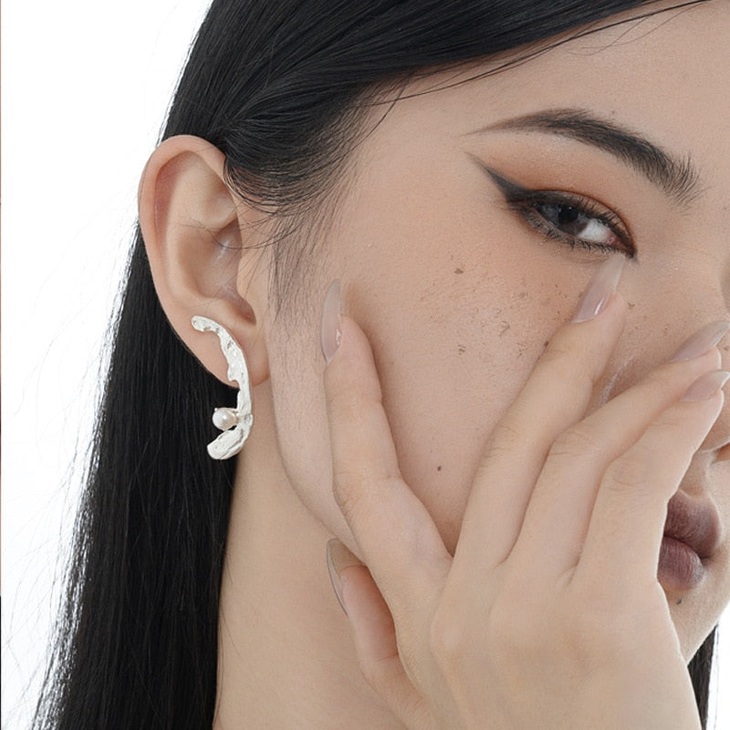 Strukturierte unregelmäßige Ohrstecker E1202