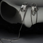 Matt polierte Quasten-Ohrstecker E1186