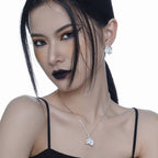 Unregelmäßige Ohrstecker mit gerüschtem Alufolieneffekt E1165