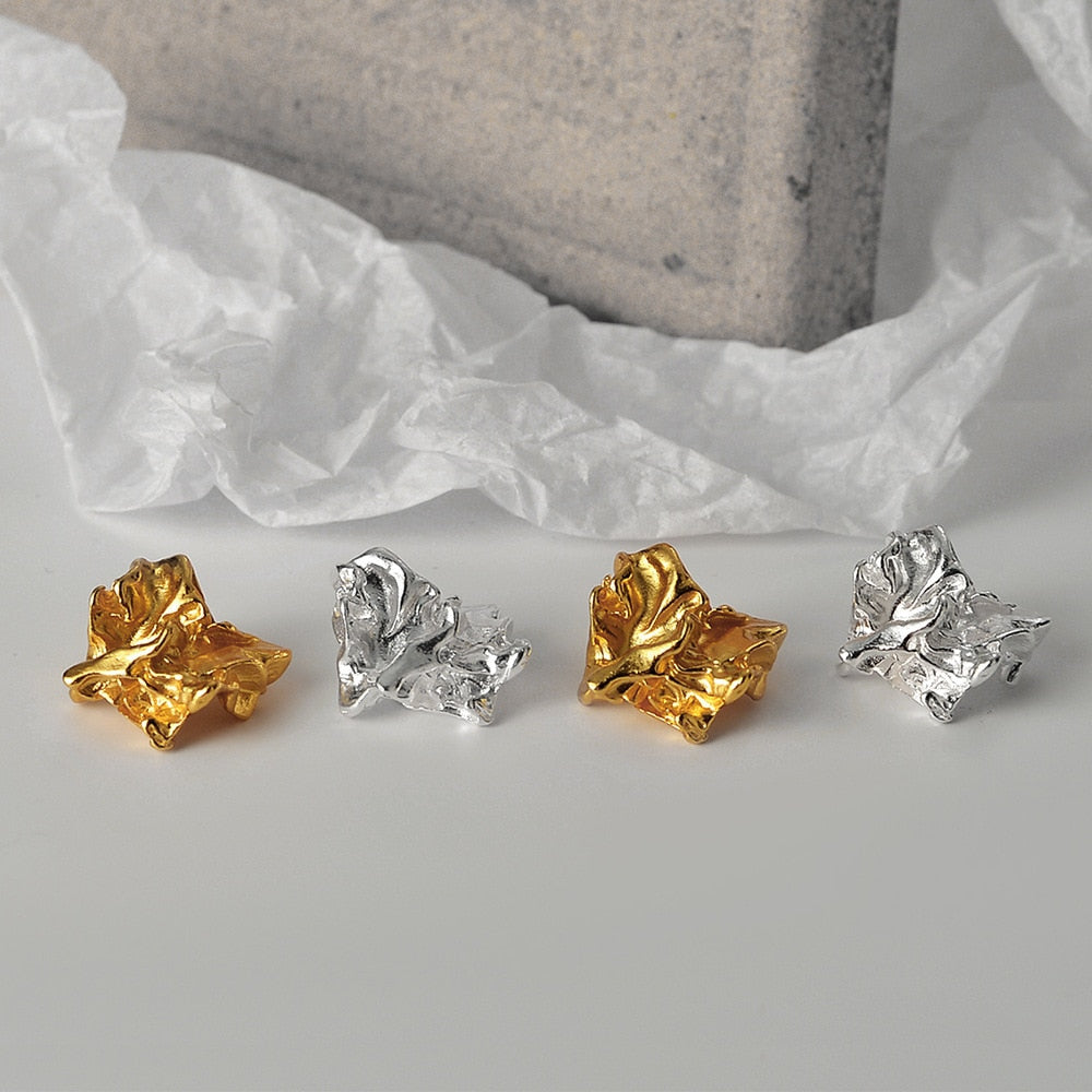 Unregelmäßige Ohrstecker mit gerüschtem Alufolieneffekt E1165