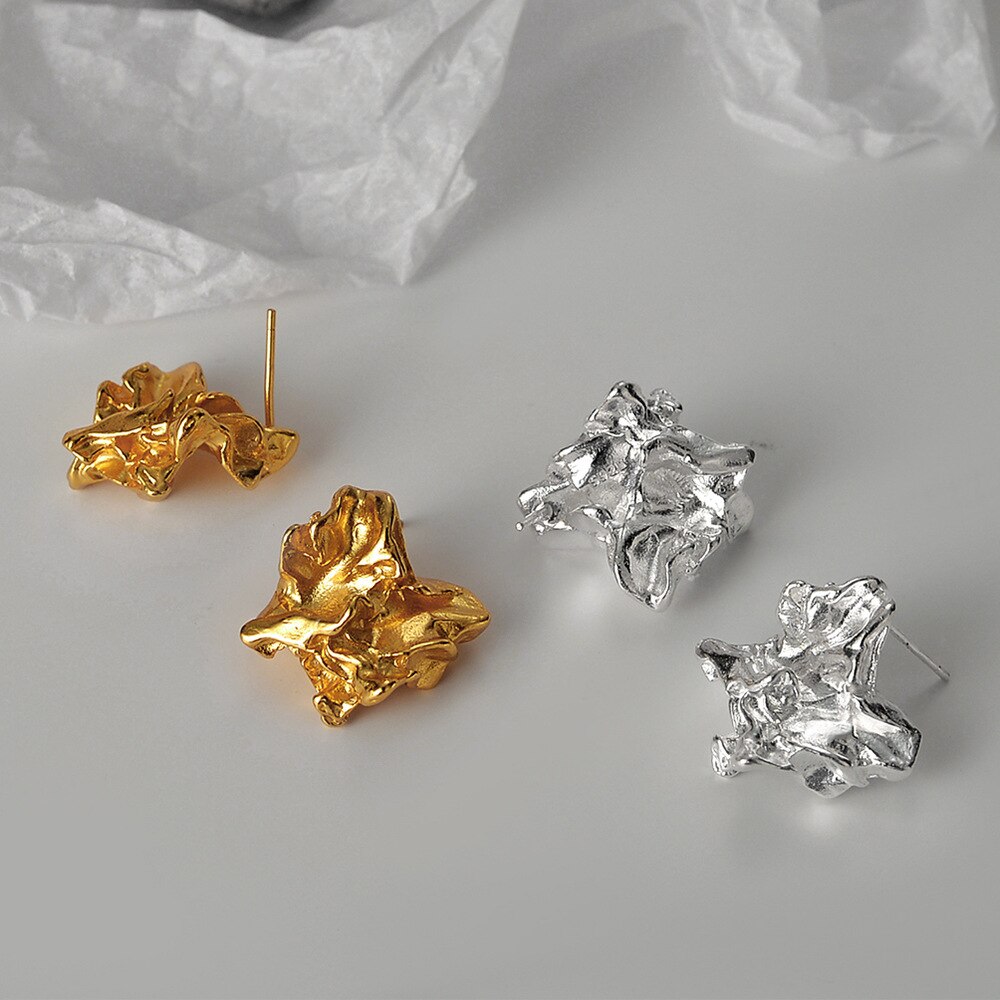 Unregelmäßige Ohrstecker mit gerüschtem Alufolieneffekt E1165